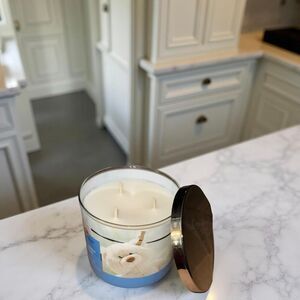 NEW Soy Wax Soft Linen Breeze 3-Wick Candle Lavender, Lily